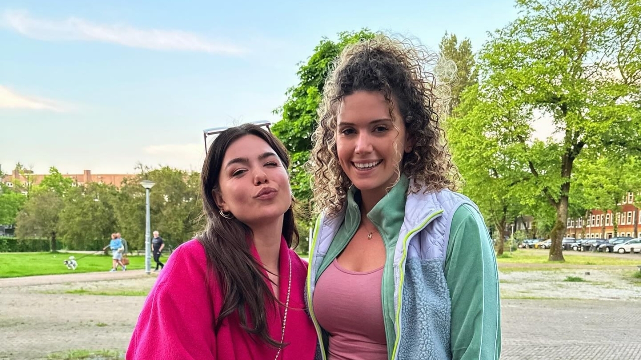 Emma Deckers pakt je weer in met zomerse foto vanaf het Spaanse strand