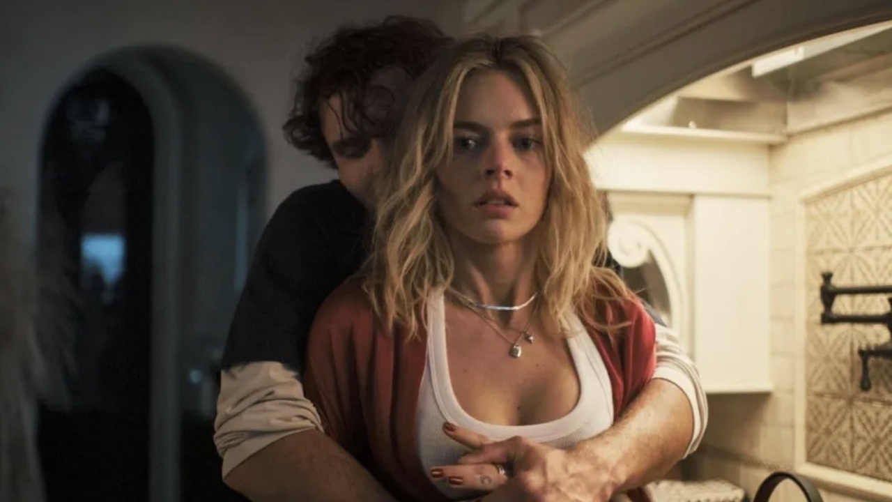 De krankzinnige 'Borderline'-trailer schrikt ons op met een onverwachte verloving tussen Samara Weaving en Ray Nicholson