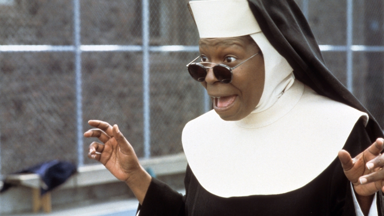 Waarom Whoopi Goldberg voor schrikbarend veel iconische rollen werd afgewezen