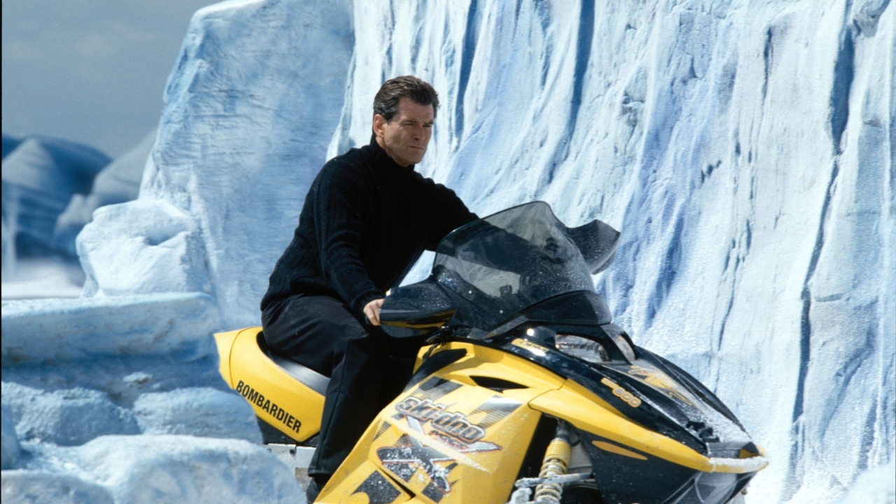 Deze James Bond-film is de slechtste ooit en bevat ook de slechtste 007-scène