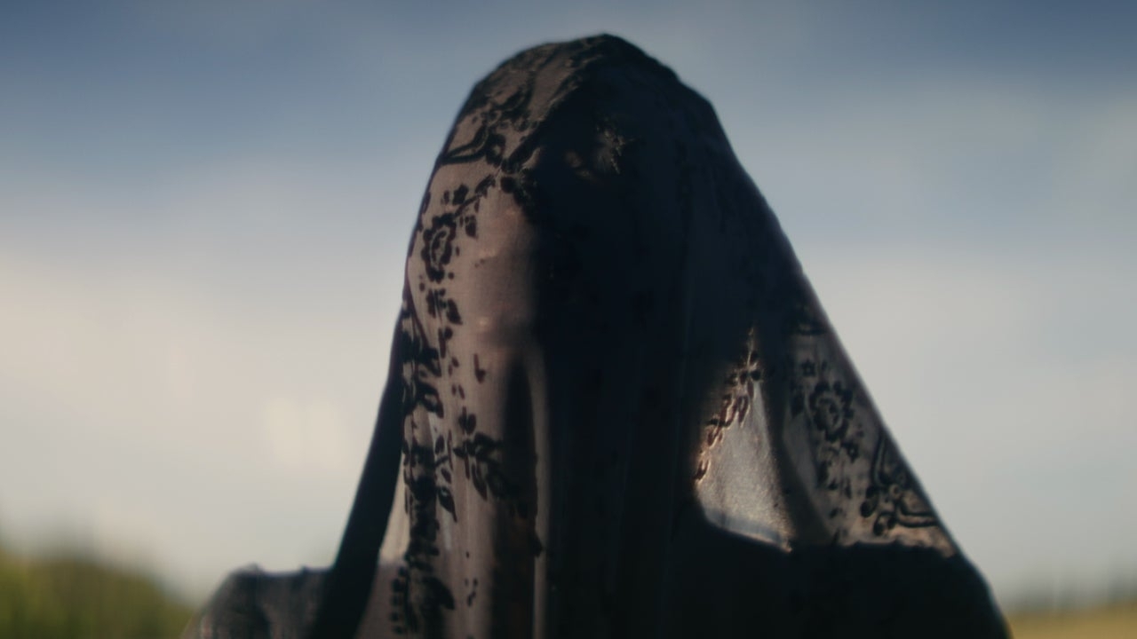 De trailer van 'The Woman In The Yard' brengt een angstaanjagende verschijning naar jouw scherm