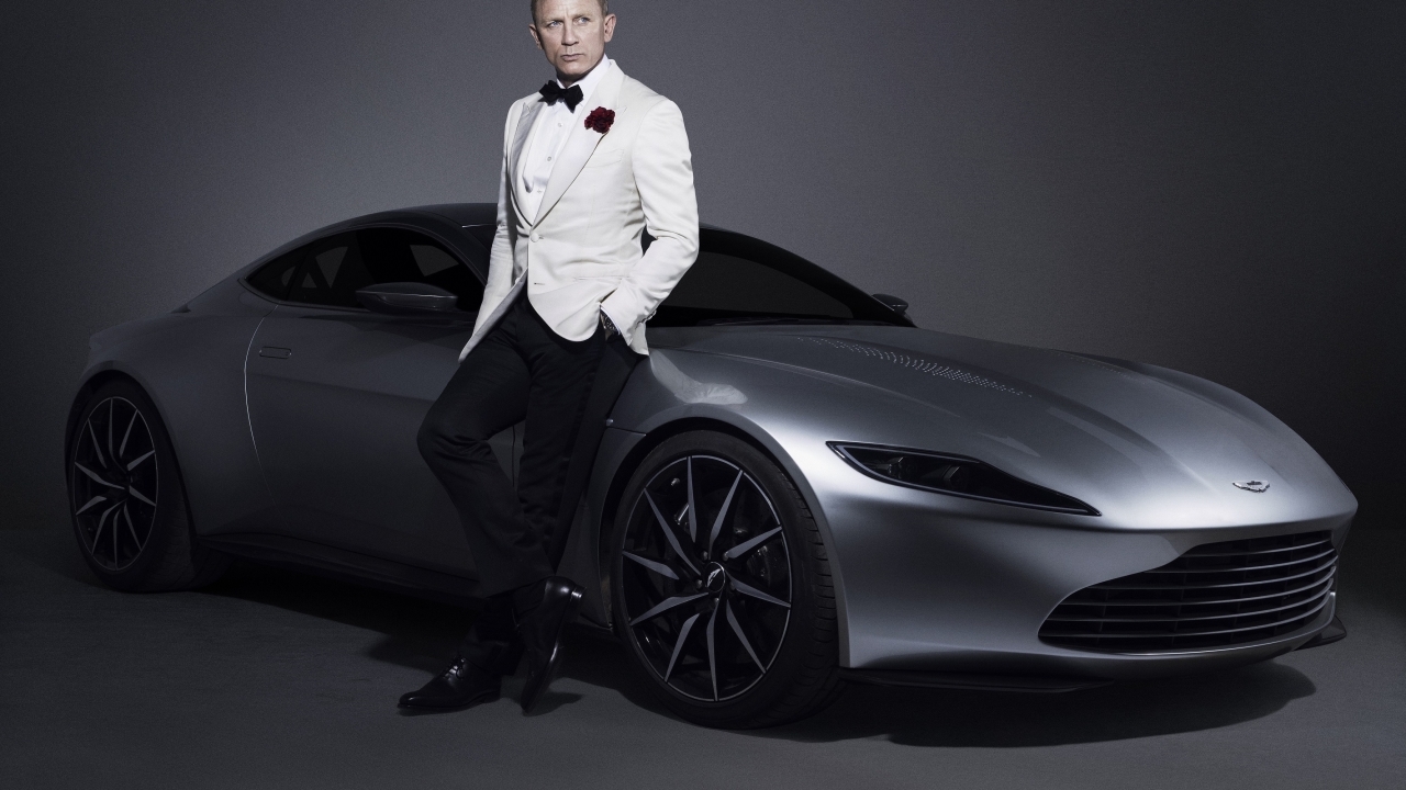 De nieuwe James Bond wordt "een man en Brits" en de regisseur zou al in beeld zijn