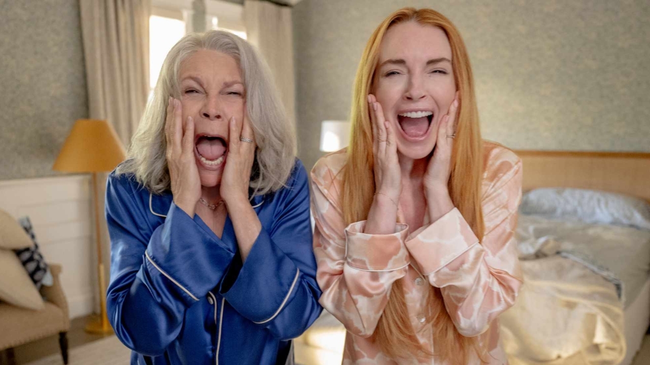 Jamie Lee Curtis en Lindsay Lohan zijn na 22 jaar weer herenigd in eerste trailer 'Freakier Friday'
