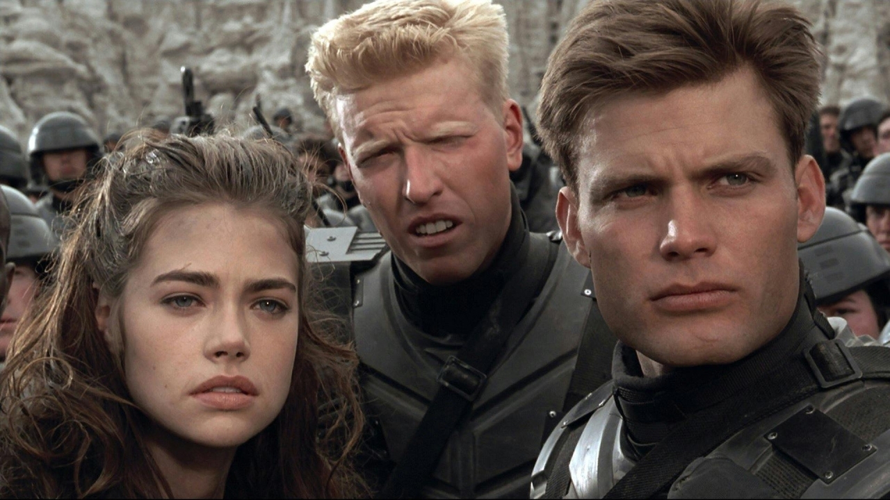 'District 9'-regisseur aan het roer van 'Starship Troopers'-reboot die anders wordt dan je denkt