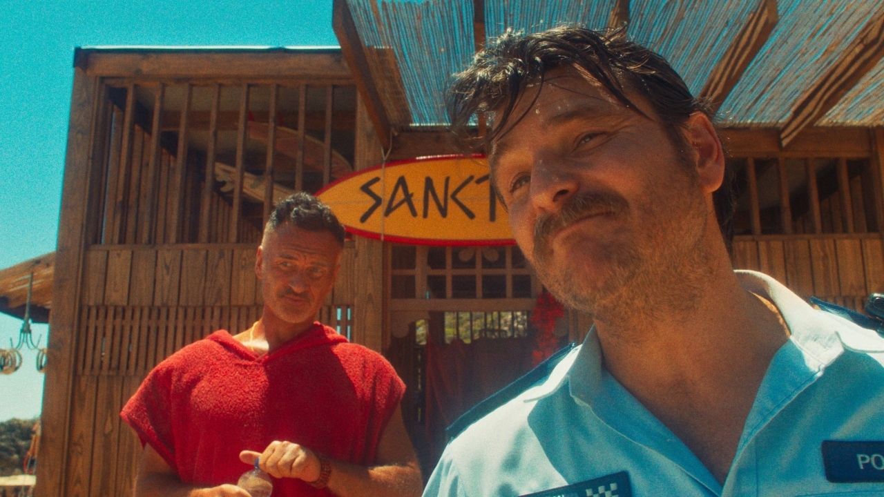 De knotsgekke Nicolas Cage-film 'The Surfer' zie je vanaf deze dag in de bioscoop