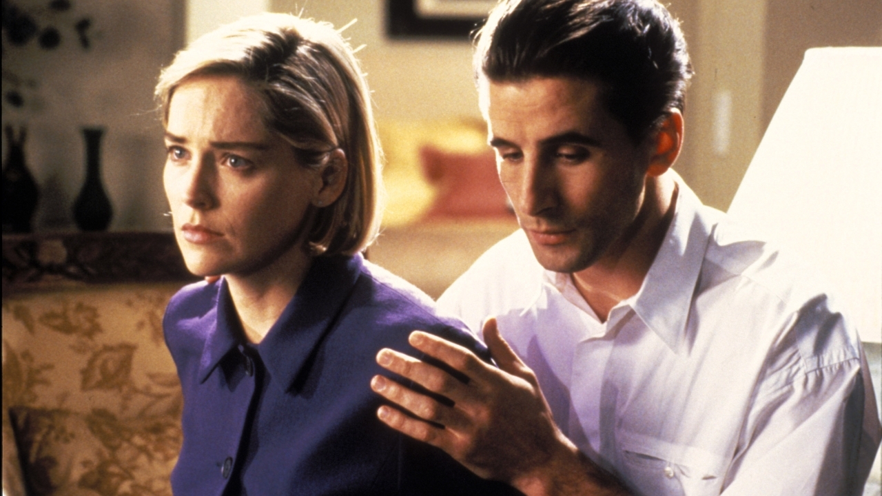 Sharon Stone vond het verschrikkelijk om met deze filmproducent te werken: "Een bizar mens"