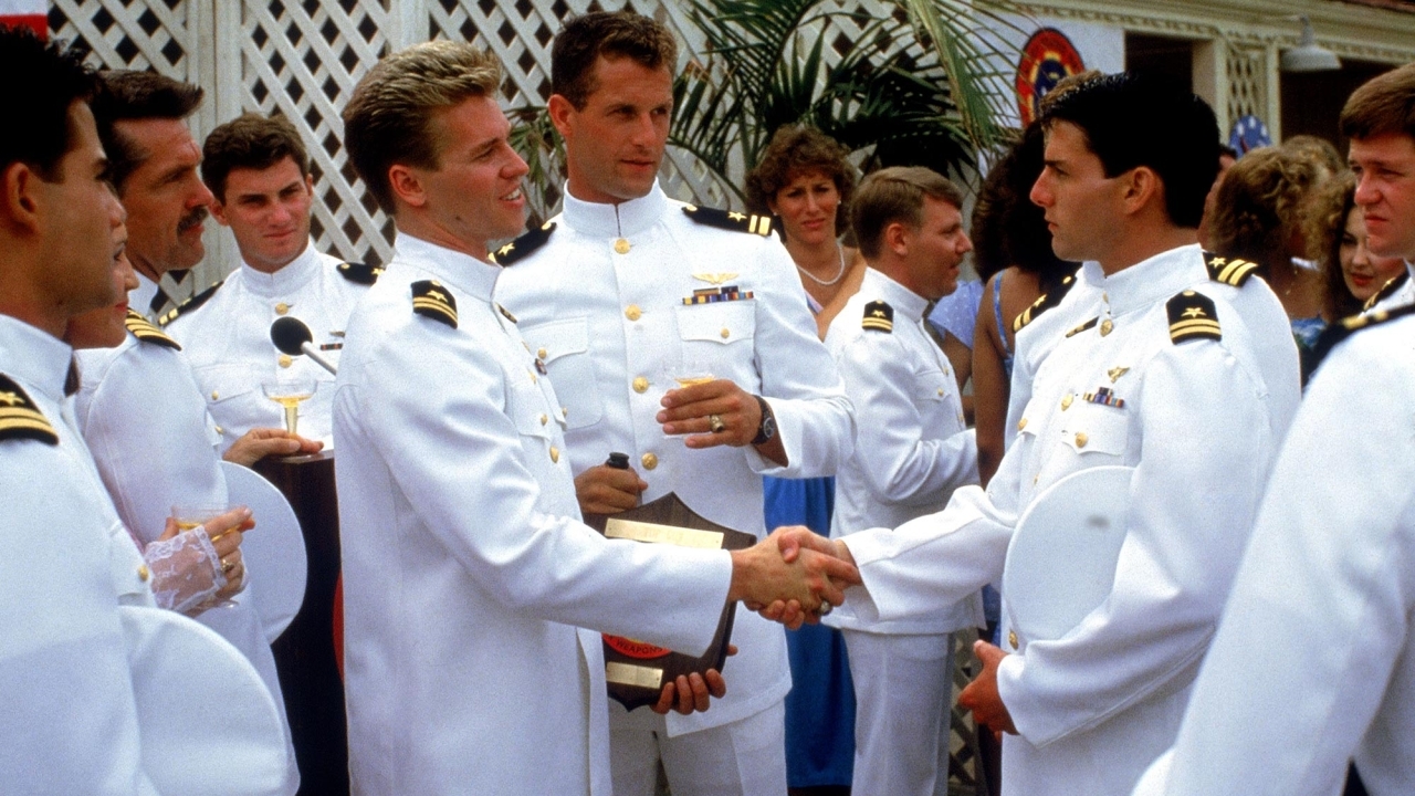 Tom Cruise eert overleden Val Kilmer tijdens onverwacht optreden tijdens groot filmevenement