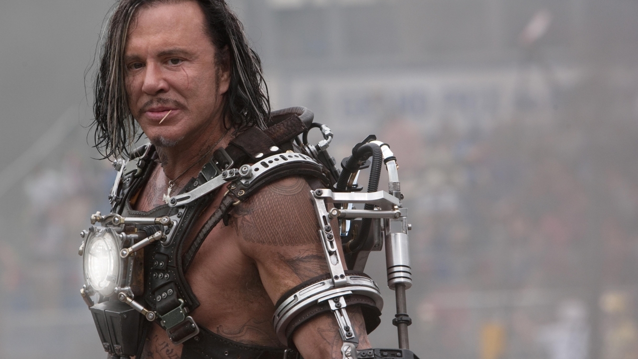 Mickey Rourke uit 'Celebrity Big Brother' geschopt, acteur reageert