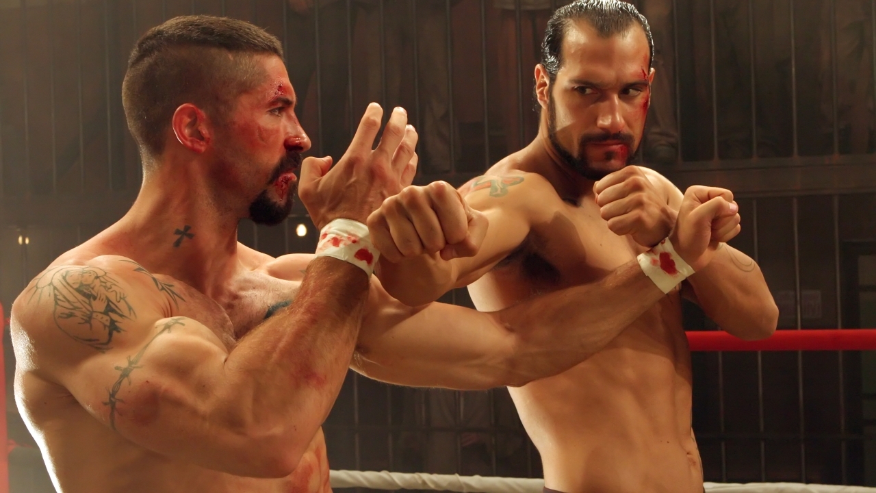 Alle remmen gaan los in de trailer voor keiharde actiefilm 'Diablo' met Scott Adkins