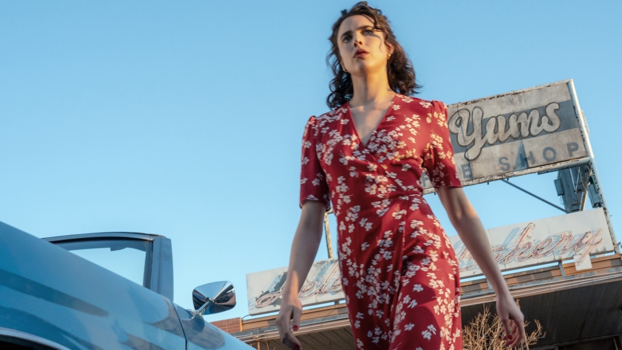Margeret Qualley doet onderzoek naar Chris Evans' sekte in de trailer van 'Honey Don't!'