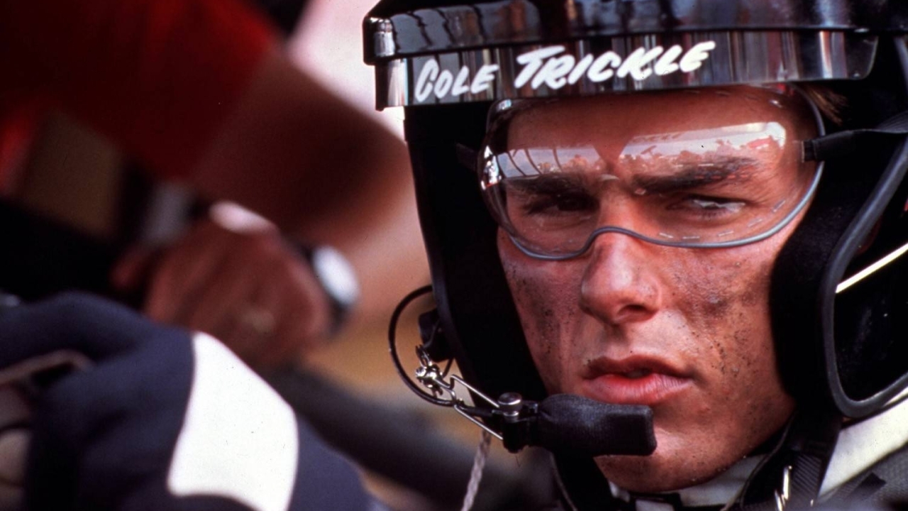 Tom Cruise hint op dubbele comeback: 'Maverick' én raceauto's