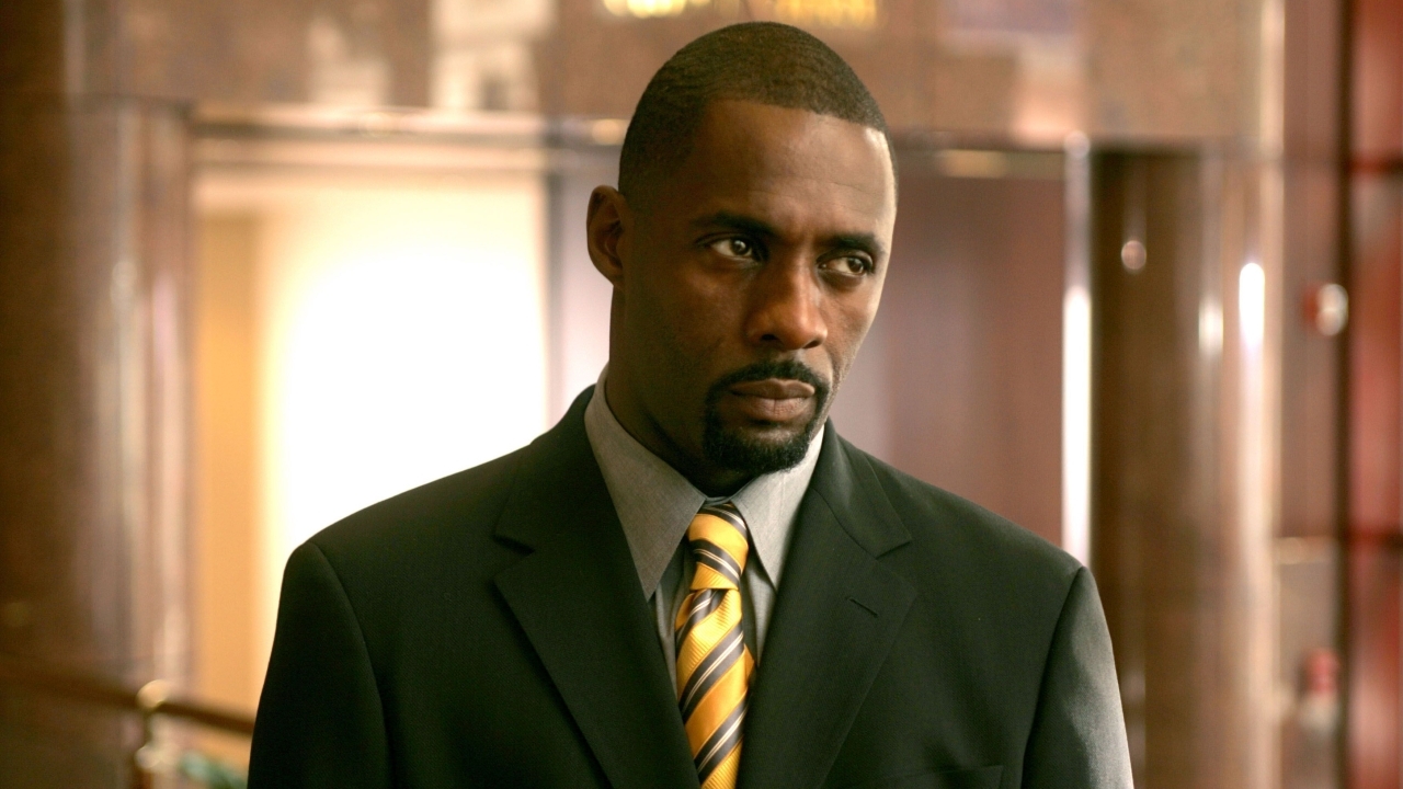 Idris Elba bevestigt dat hij zijn grootste hit nooit heeft gezien