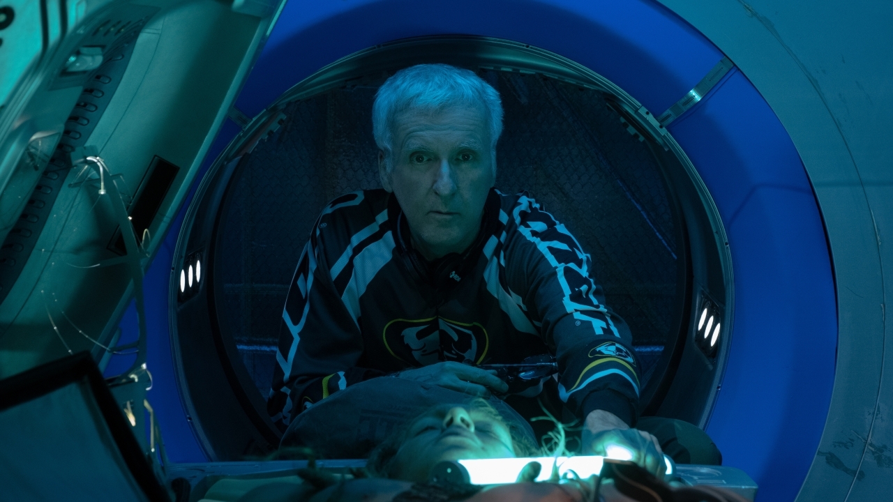 Billie Eilish hint op een "bijzondere" samenwerking met James Cameron