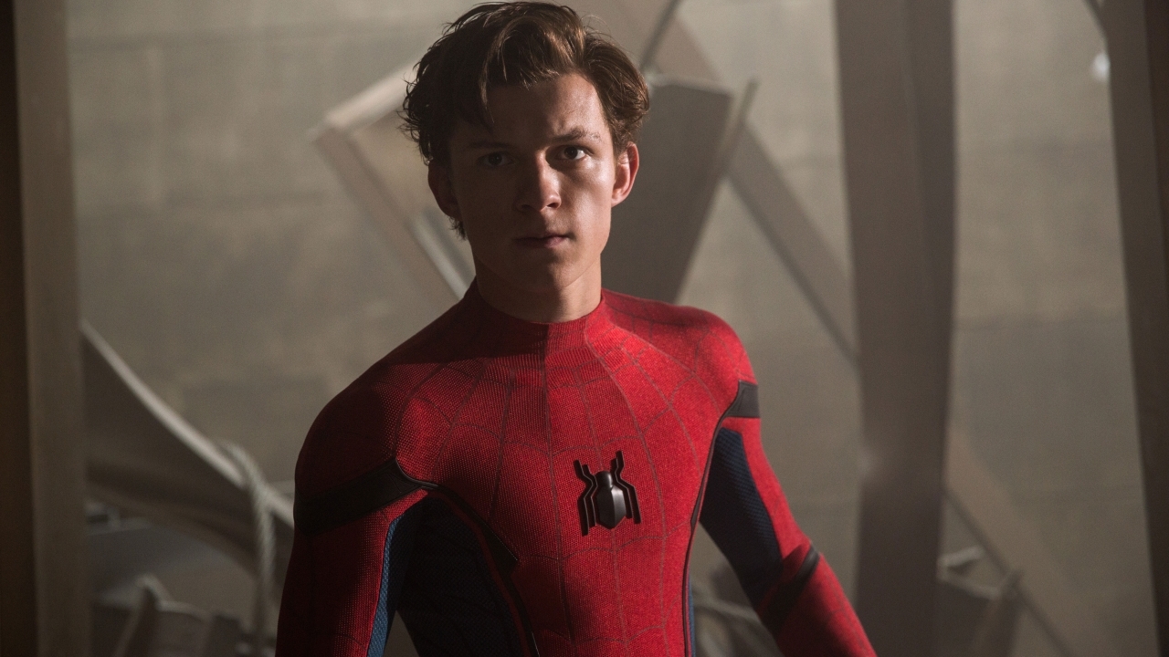 Tom Holland in zijn volledig nieuwe kostuum in actie op set 'Spider-Man: Brand New Day'