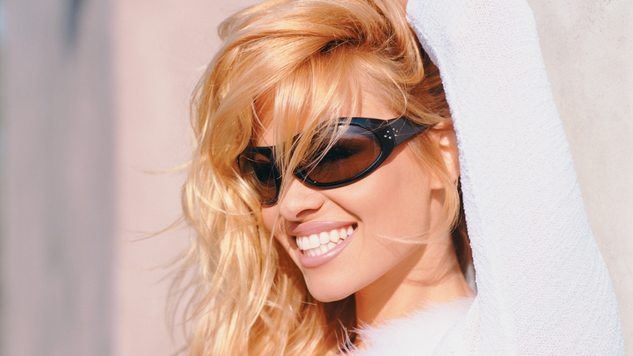 Pamela Anderson geeft geen fluit om hinderlijk kopieergedrag van Meghan Markle