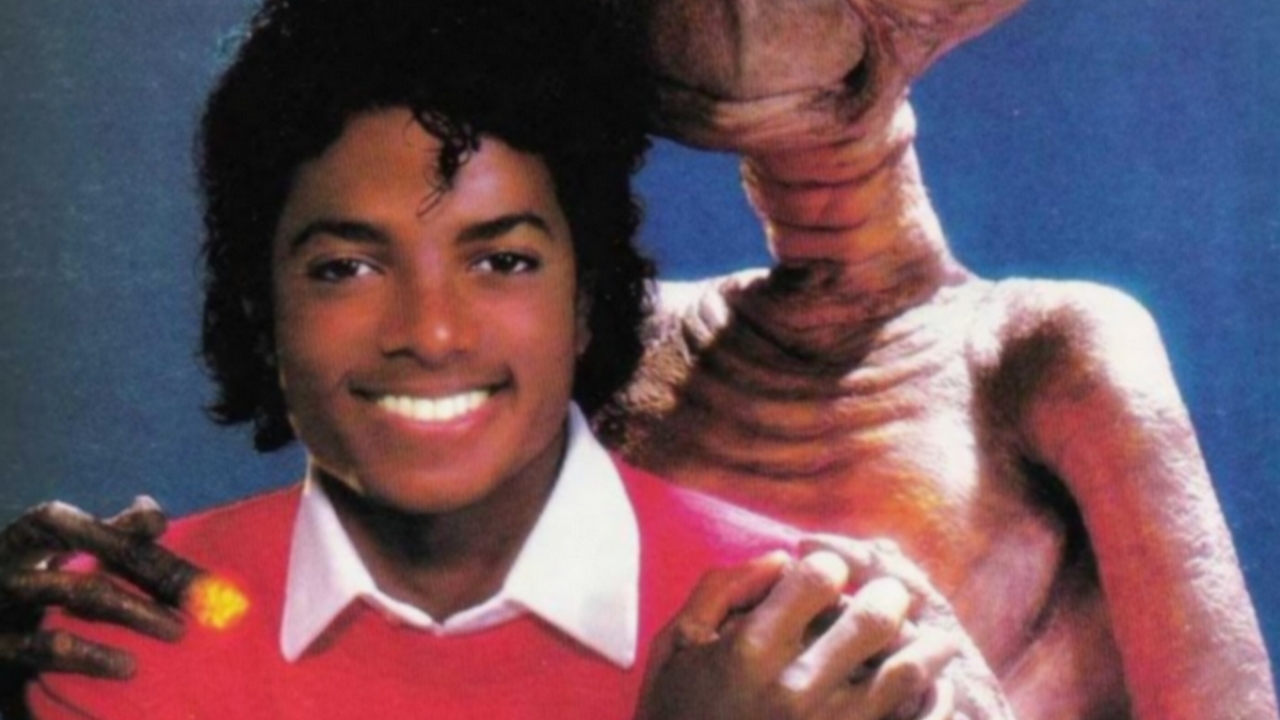 Zoon van Michael Jackson moest masker op: "Ik besefte dat het niet normaal was"