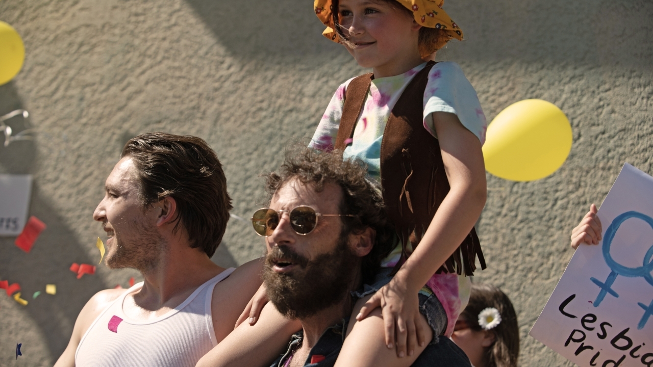 De trailer van 'Fairyland' doet een boekje open over de jeugd van een meisje in de kleurrijke jaren '70 en '80