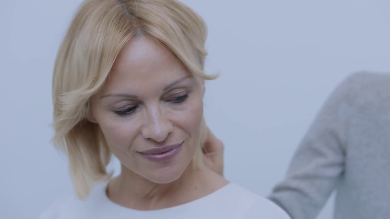 Pamela geeft antwoord: Heeft Liam Neeson dan toch Pamela Anderson aan de haak geslagen?