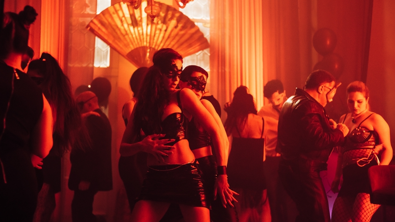 Met het angstaanjagende 'The Descent' brak hij door, nu is het tijd voor 'Compulsion'