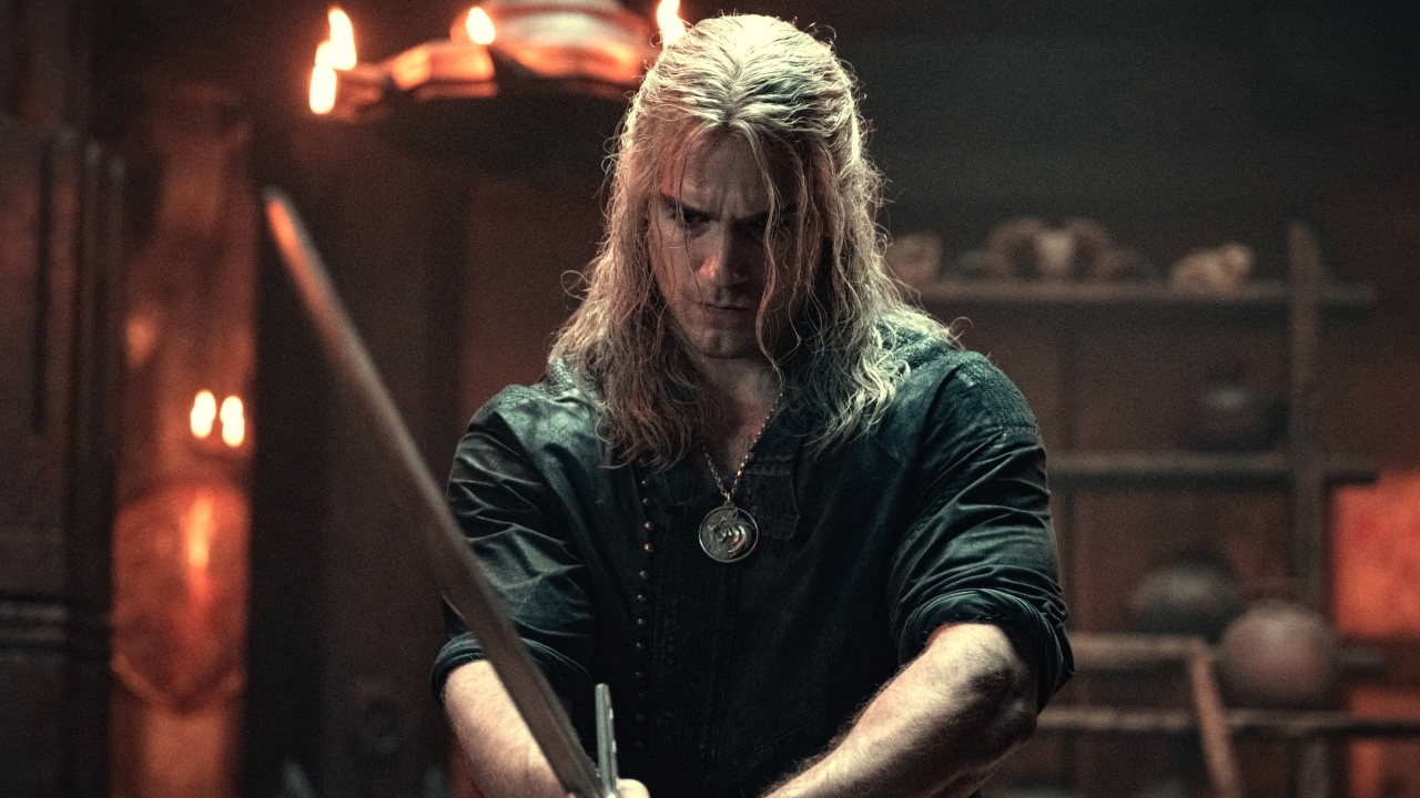 Enorme domper voor 'Highlander': opnames uitgesteld vanwege ongeval met Henry Cavill