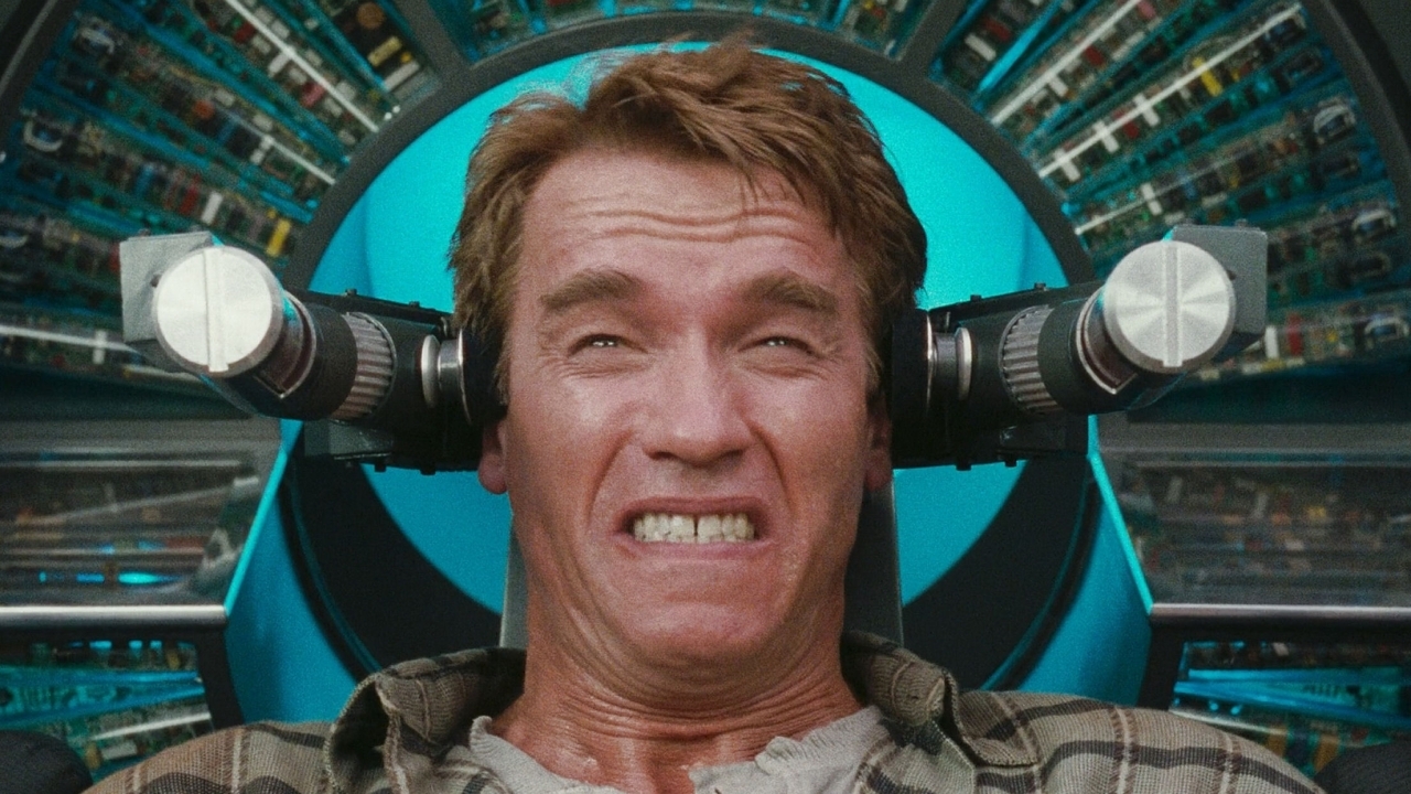 'Terminator'-held Arnold Schwarzenegger waarschuwend: "Als je er vanaf valt, dan..."