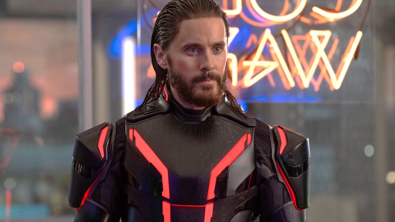 Pijnlijke video: Jared Leto verrast 'TRON'-fans, maar de bioscoopzaal is zo goed als leeg