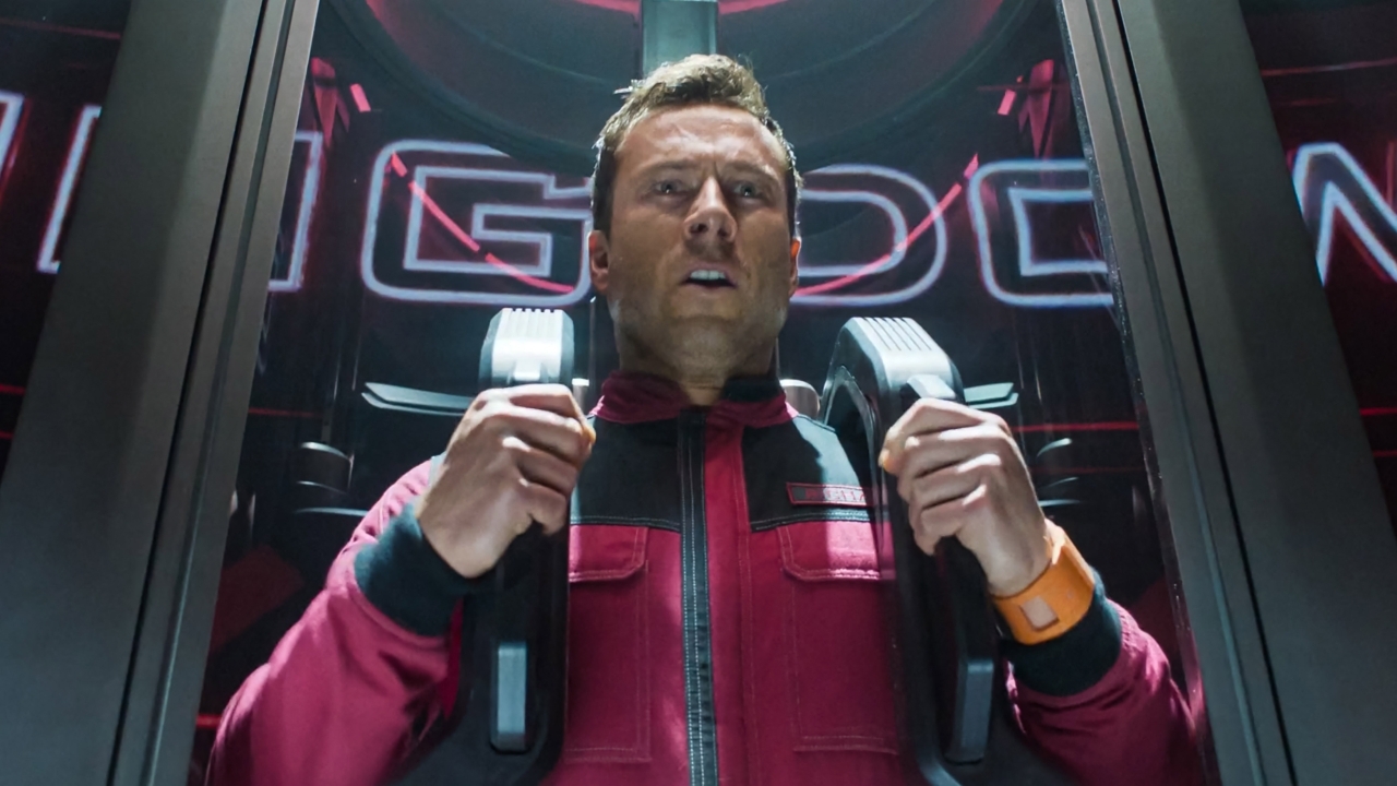 Moet je blijven zitten na 'The Running Man' voor een extra scène tijdens de aftiteling?