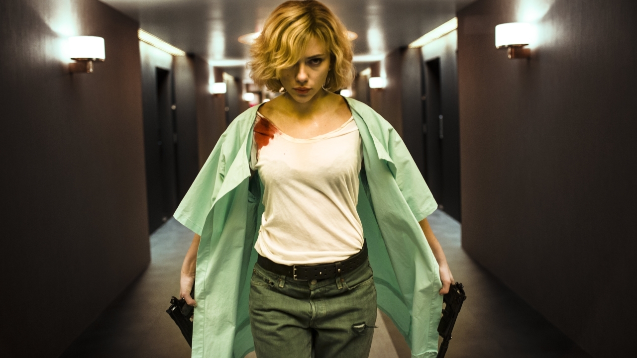 10 jaar geleden: Scarlett Johansson is klaar met vragen over haar ondergoed, interviewer blijft doorvragen