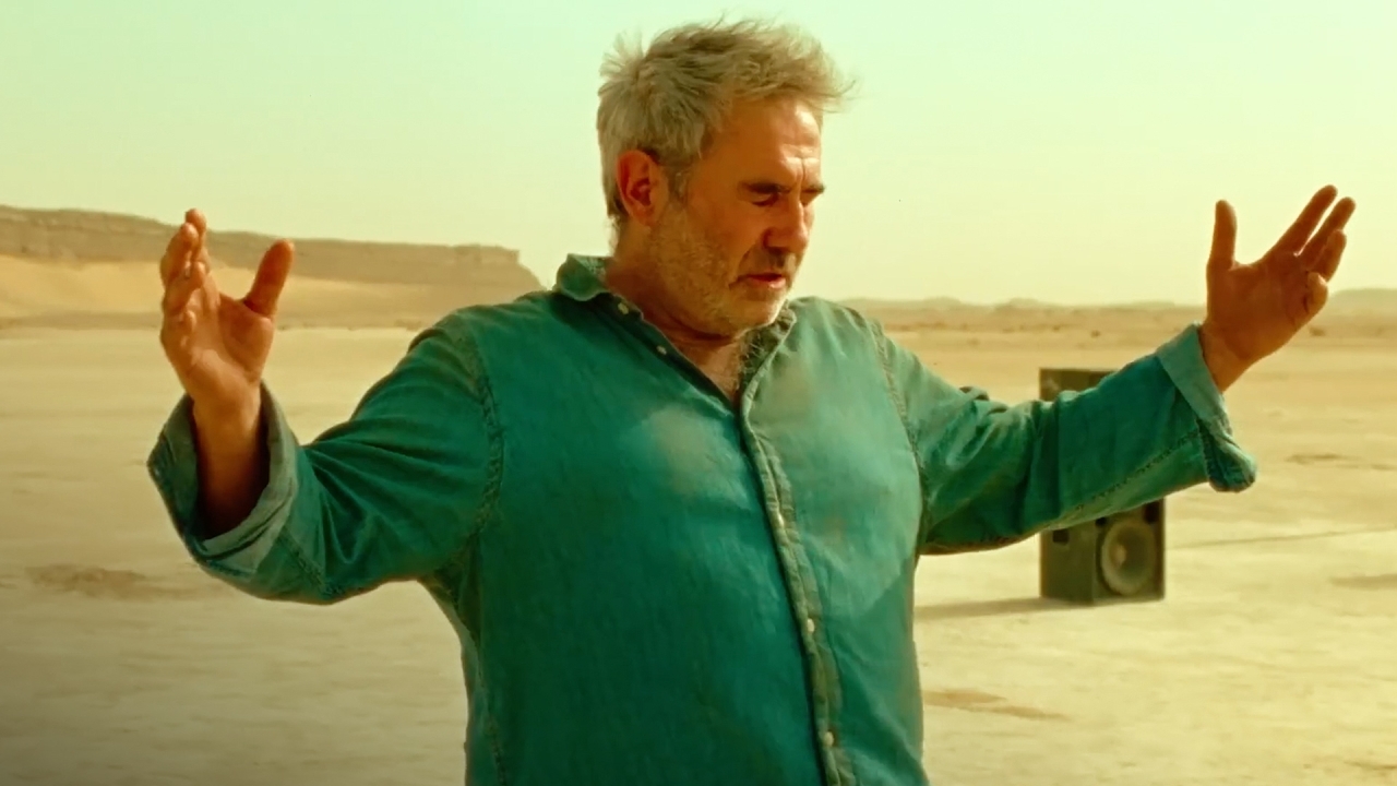 Elektronische beats en de brandende woestijnzon zorgen voor een "spectaculaire bioscooptrip" in 'Sirât'