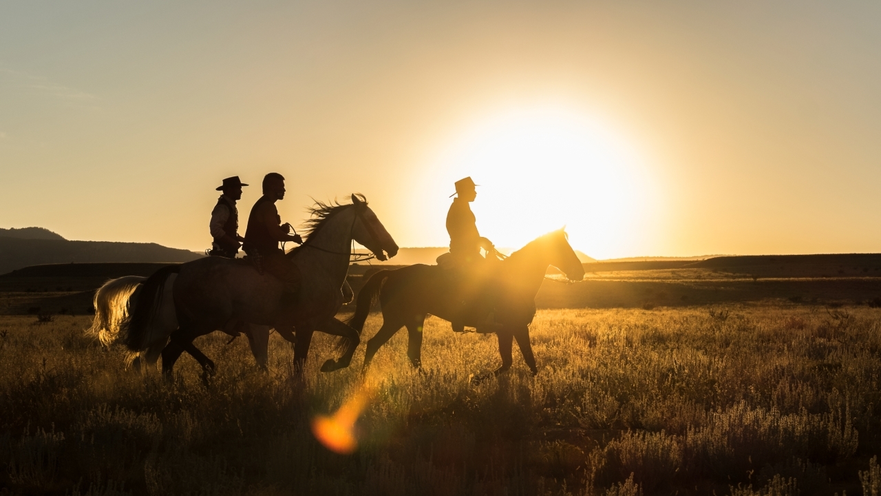 Vergeten western vol actie op Netflix knalt er direct op los