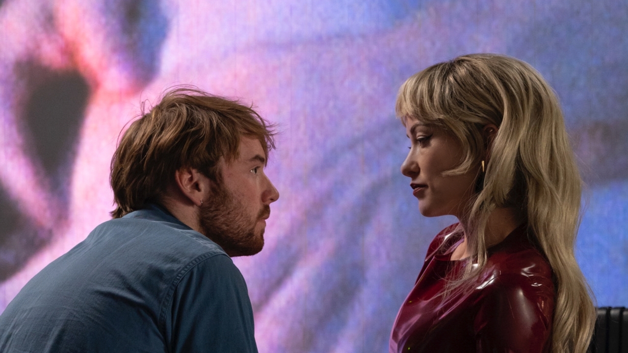 Eerste blik op pikante R-rated komedie met Olivia Wilde en Charli XCX