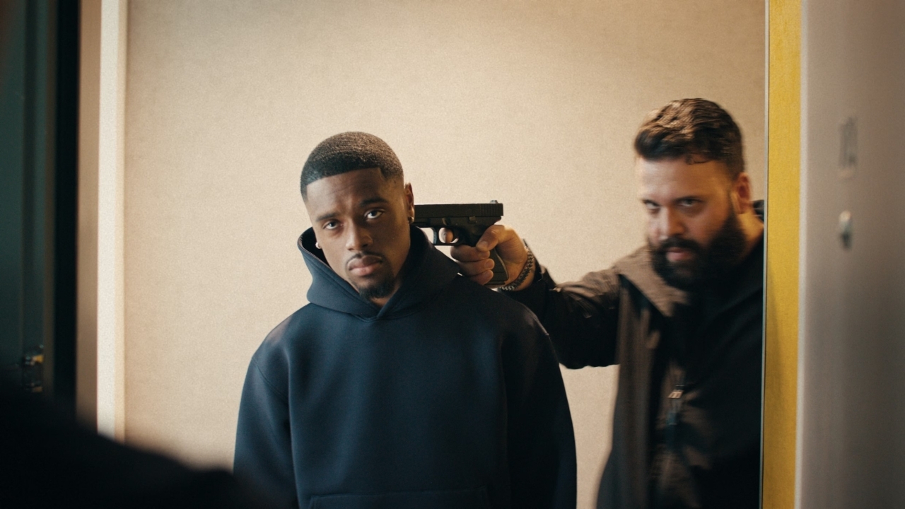 Morgen kijk je de Nederlandse misdaadfilm 'Zwijgrecht' ook thuis vanaf je eigen bank