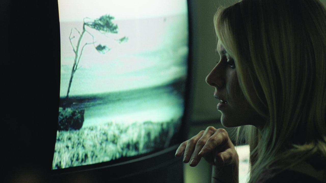 Vanavond komen er rare dingen uit je televisie, met deze zenuwslopende film