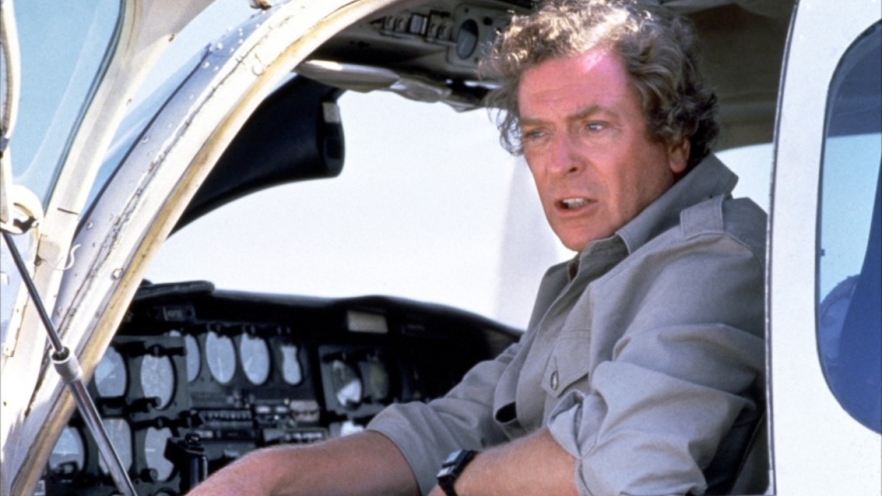 Michael Caine geeft toe dat deze film een verschrikking is: "We schreeuwden en tierden maar wat"