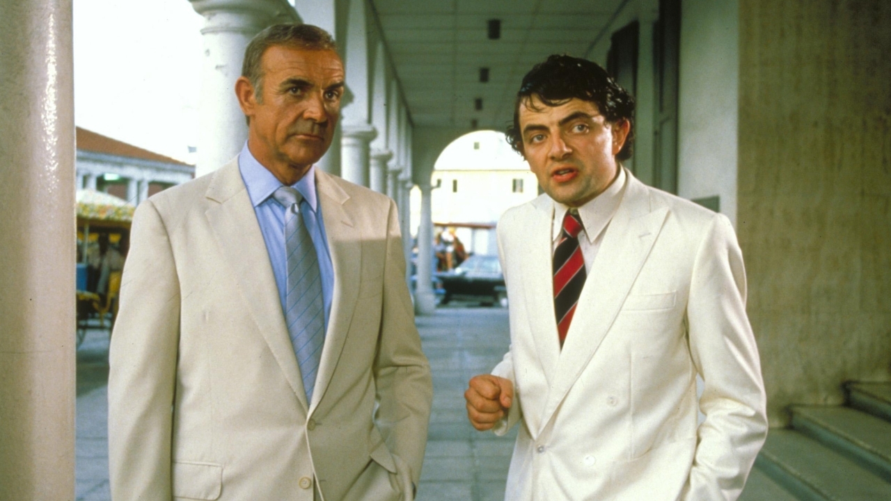 Rowan Atkinson (Mr. Bean) heeft nog altijd spijt van zijn acteerwerk in deze Bond-film
