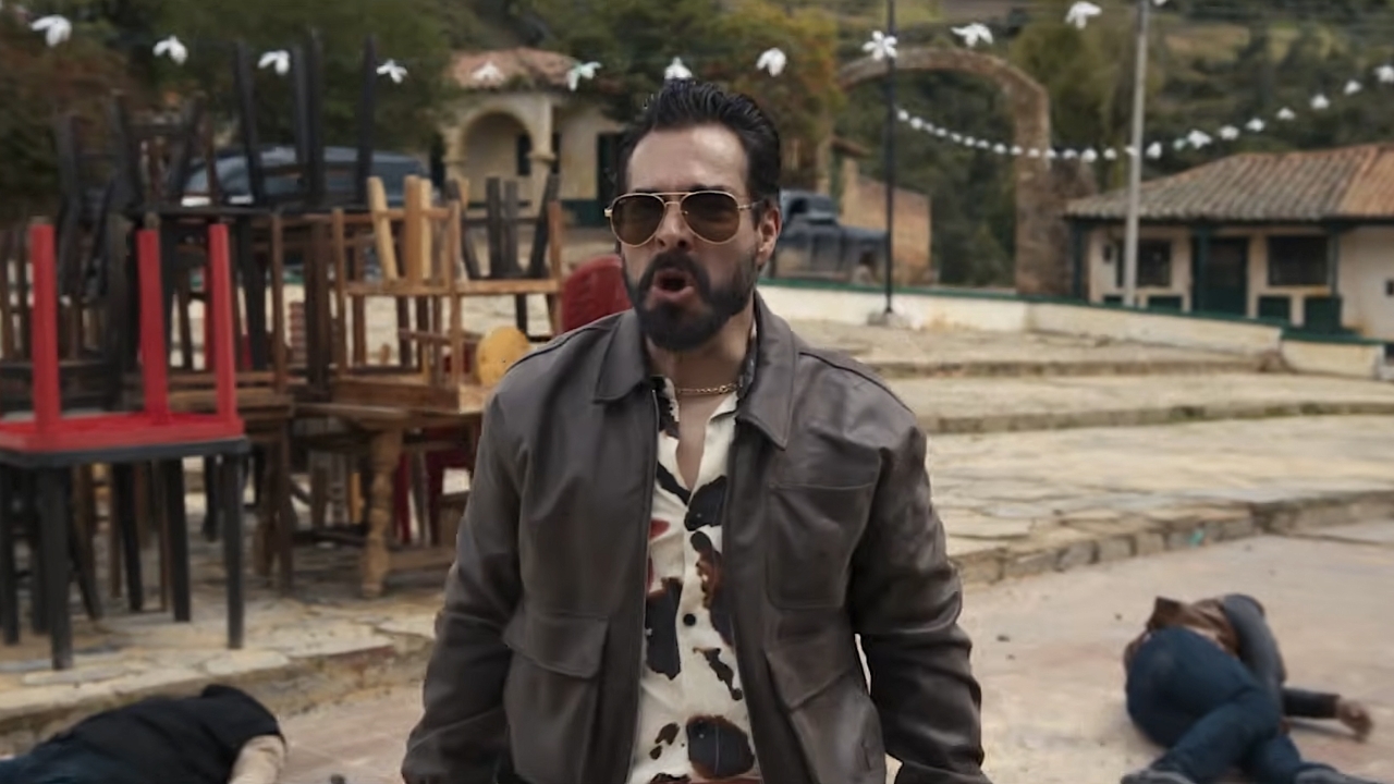 Je kent hem uit '24' en nu is Kiefer Sutherland het middelpunt van een kletterende oorlog