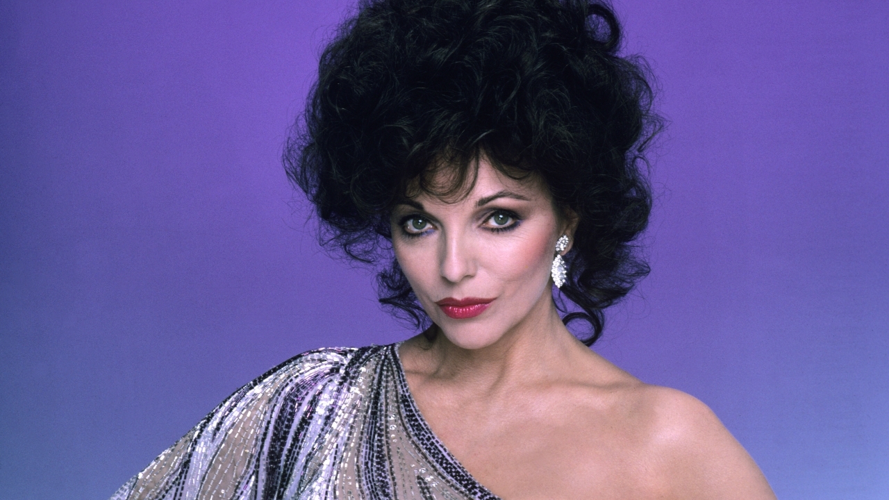 Jaren 80 icoon Joan Collins (92) deelt ongezouten mening: "Ik lach plastische chirurgie vierkant uit."