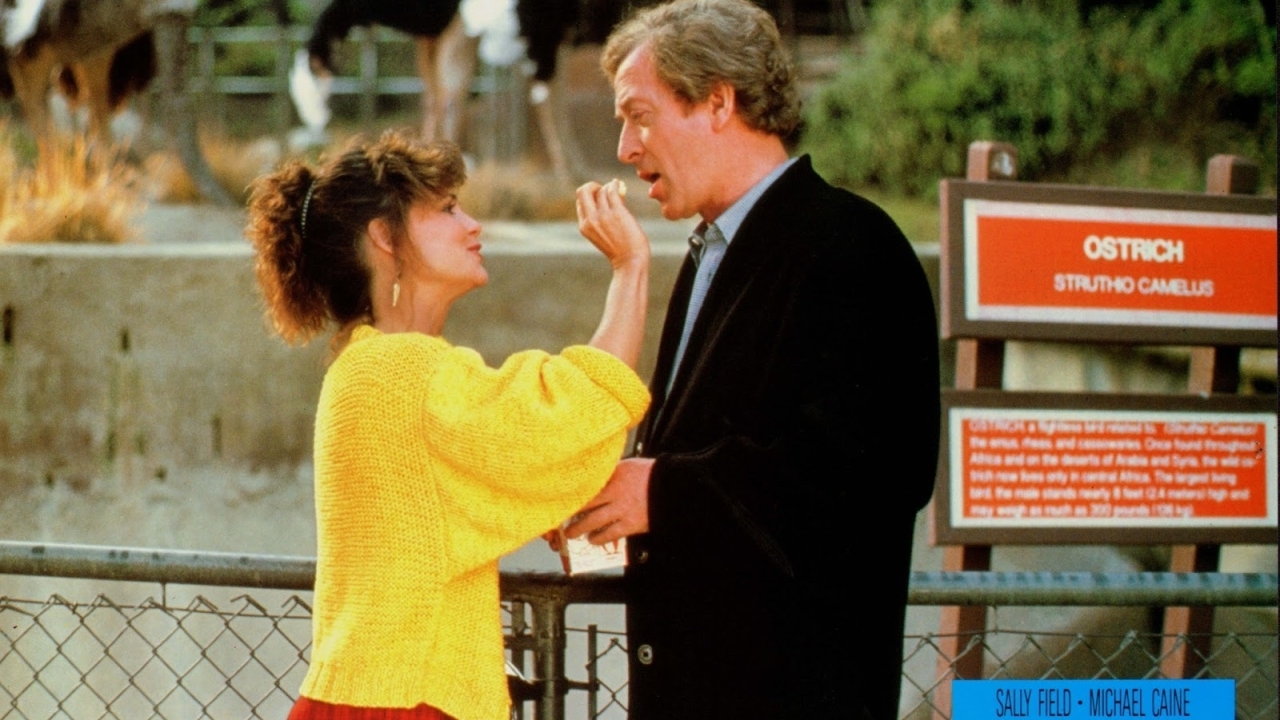 Michael Caine over zijn pikante rol die te ver ging: "Dit kon niet bij iedereen door de beugel"