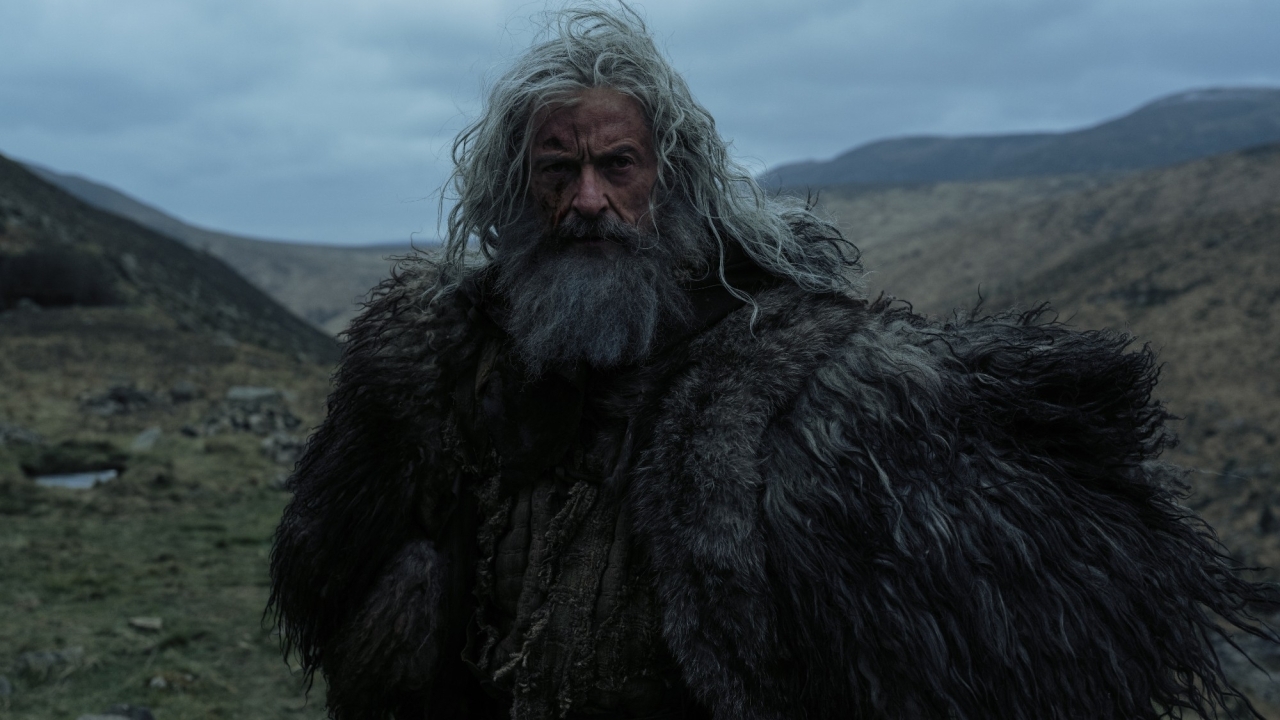 Hugh Jackman schittert als gebroken held in duistere trailer 'The Death of Robin Hood'