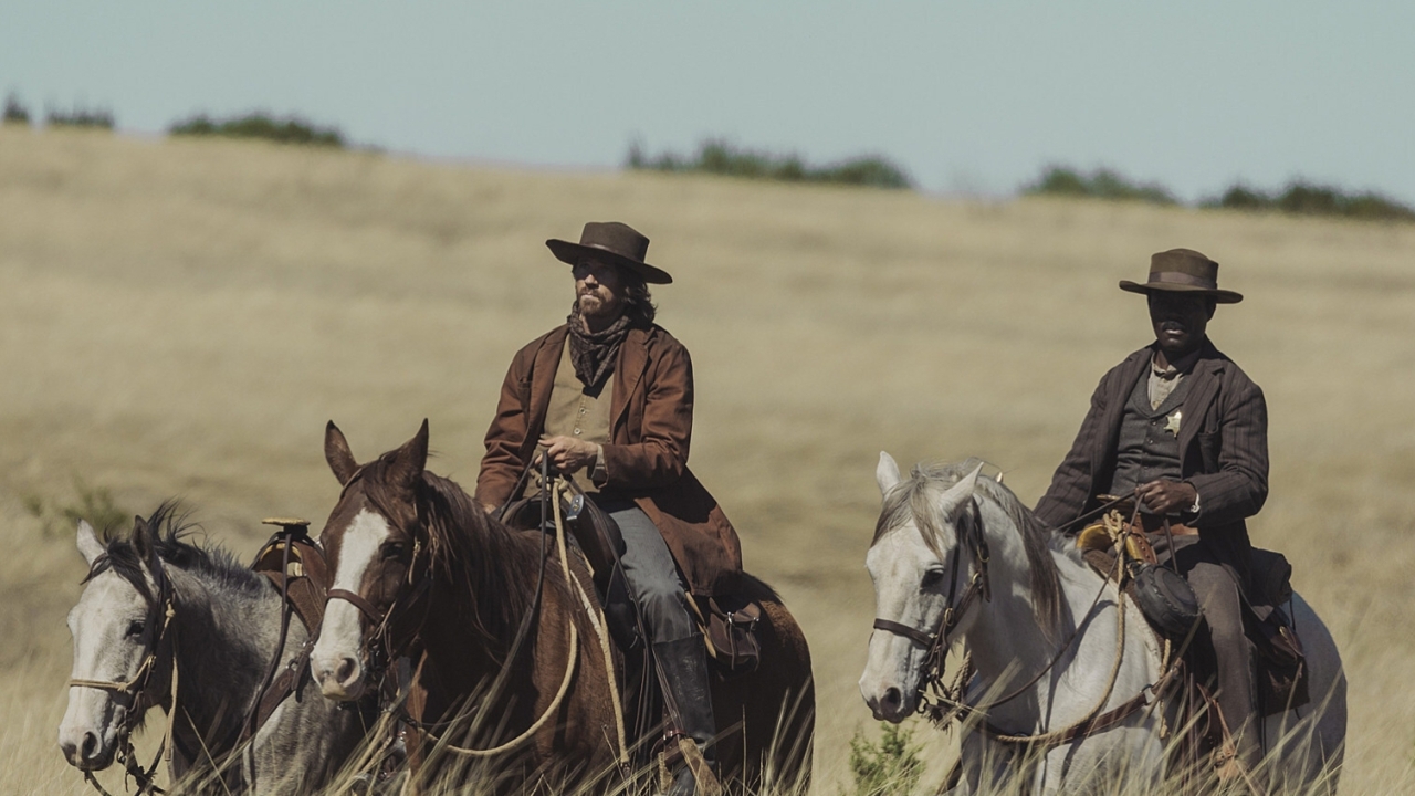 Ruwe western op Netflix, binge 2 seizoenen van fantasyserie vóór seizoen drie en hoe bedenker op idee van serie kwam