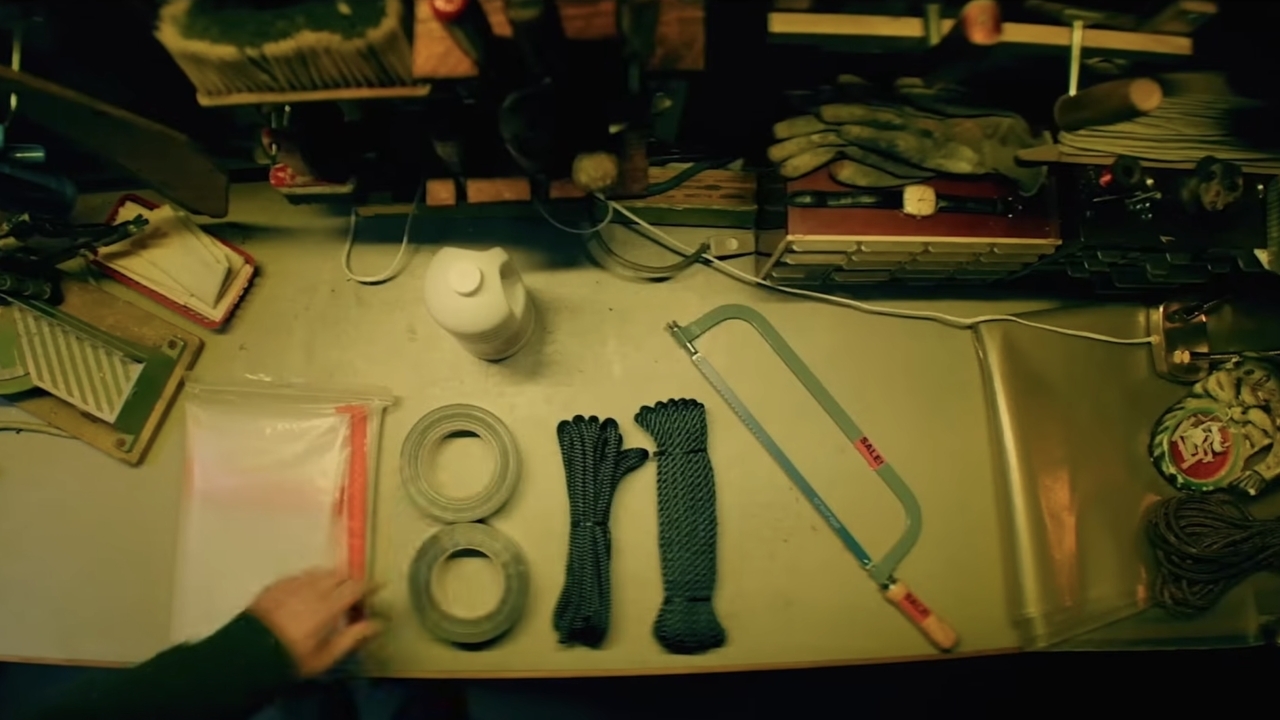 De film haalde net de Nederlandse bioscopen niet, maar nu knalt 'Over Your Dead Body' de hitlijsten in