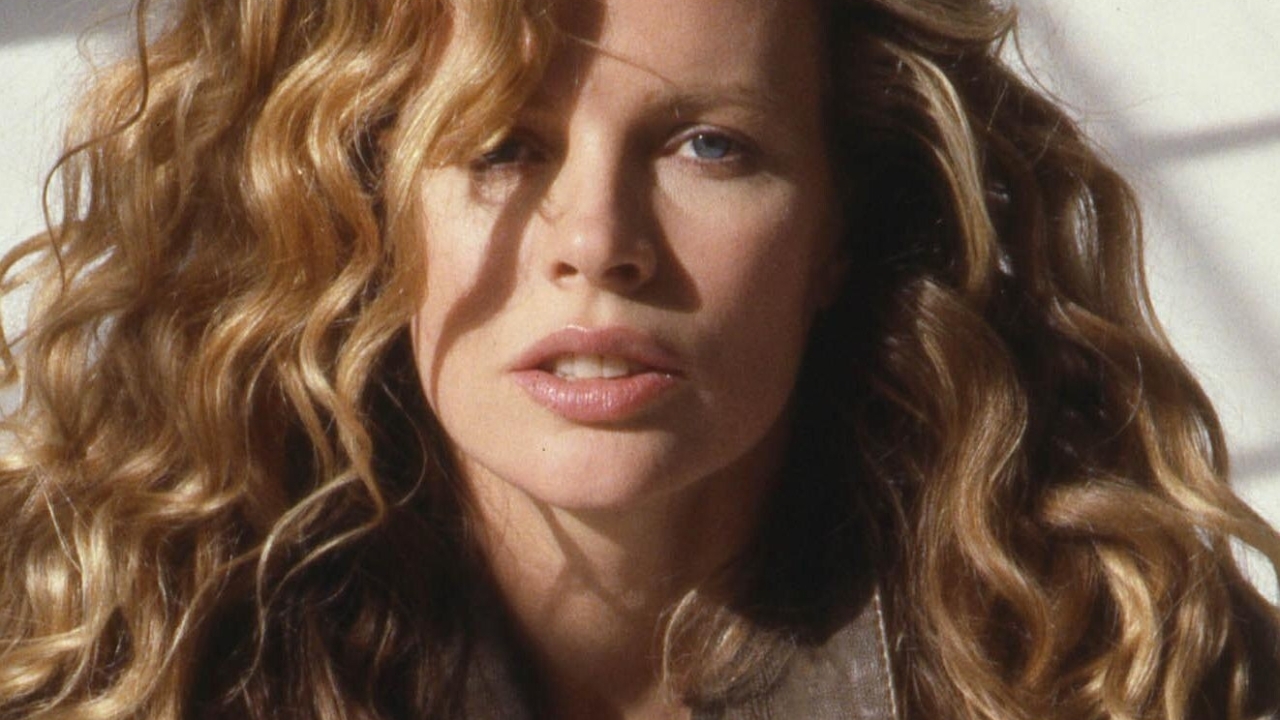 Op haar hoogtepunt betaalde ze een fortuin voor een heel Amerikaans stadje, niet veel later ging Kim Basinger falliet