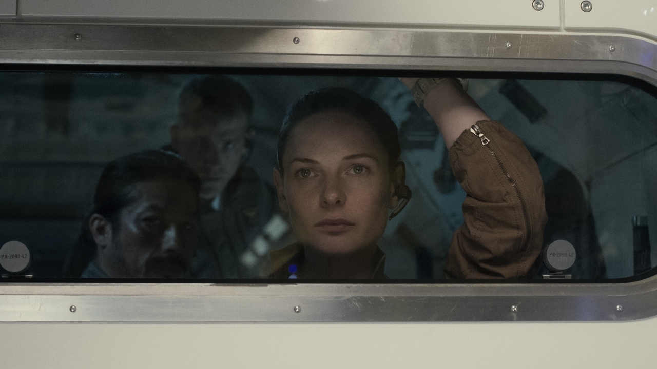 Volop scifi-spanning op TV vanavond in brute ruimtefilm met Ryan Reynolds, Rebecca Ferguson én Jake Gyllenhaal