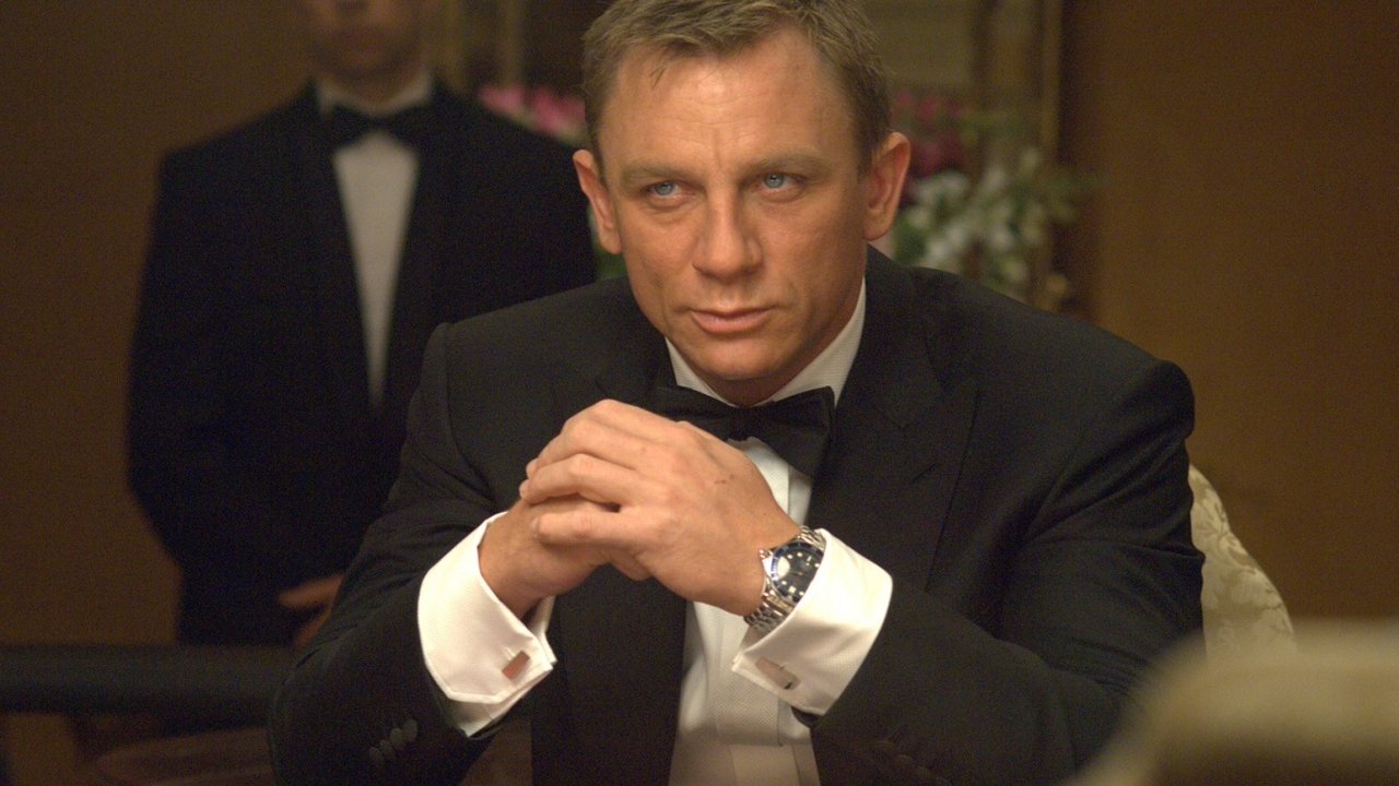 Daniel Craig speelt steeds de mysterieuze slimmerik, maar één detail maakt zijn personages toch verschillend