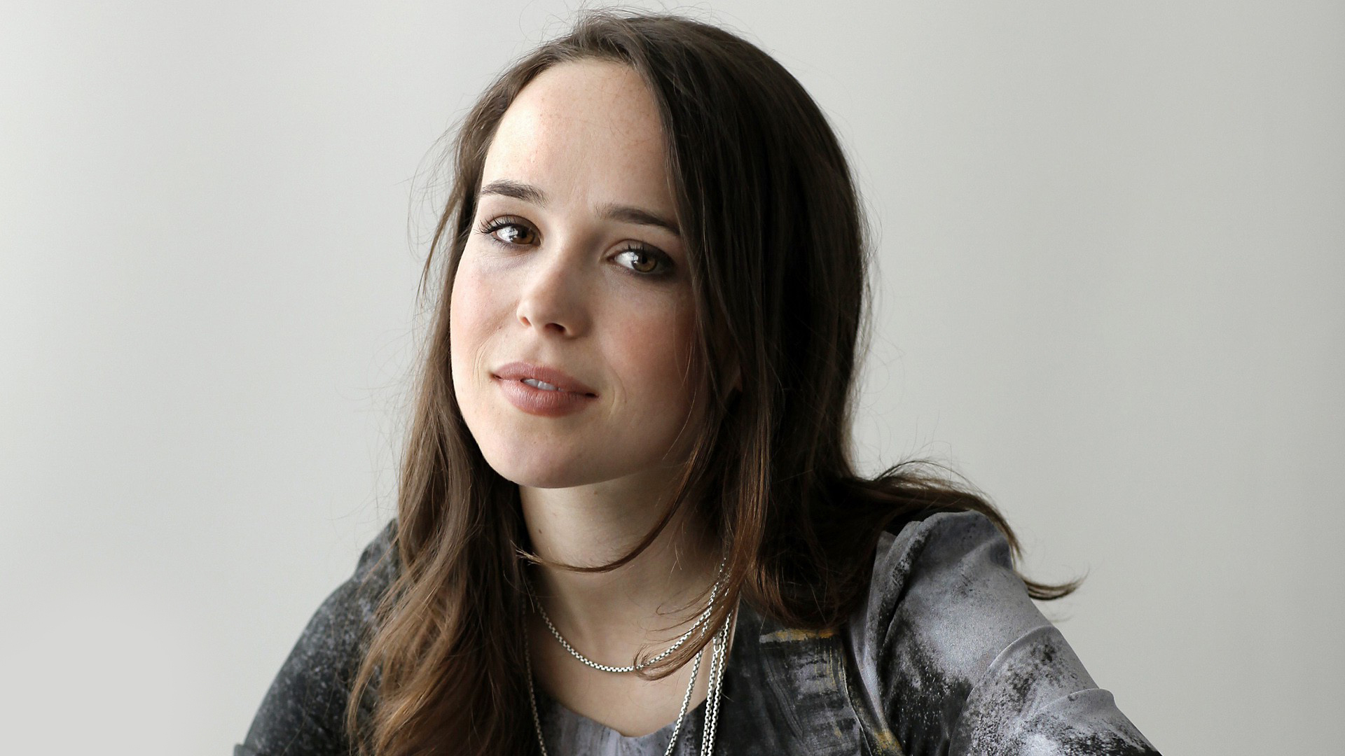 Man leefde in Ellen Page's carport