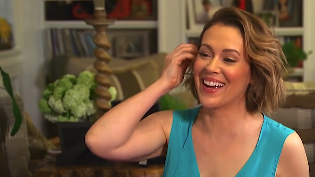 Alyssa Milano in een zeer pikant en sensueel jurkje #TBT