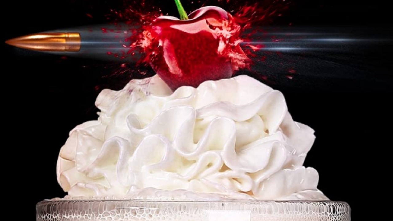 Bad-ass Karen Gillan knalt en knokt erop los in eerste teaser 'Gunpowder Milkshake'