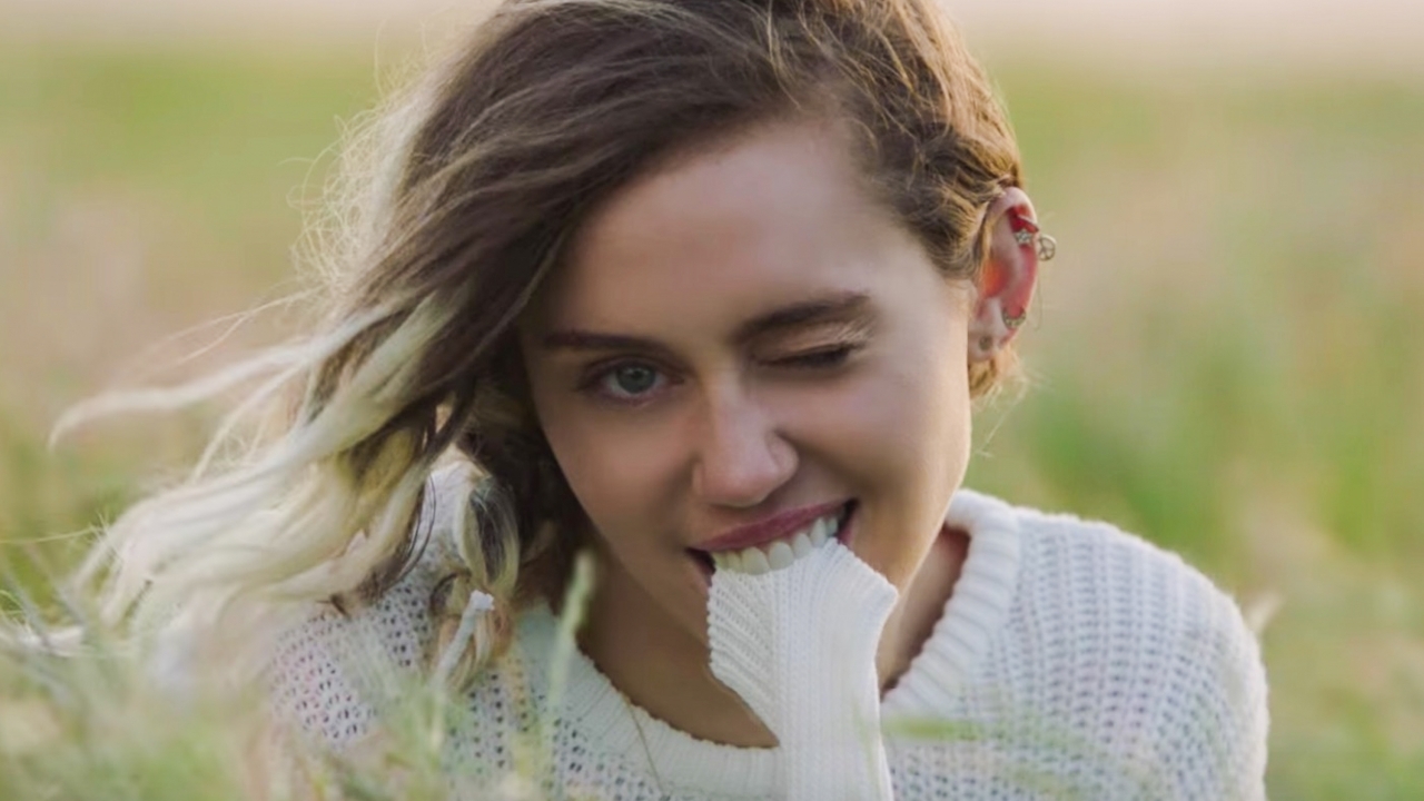 Zanger onthult details over zijn vrij wilde relatie met Miley Cyrus