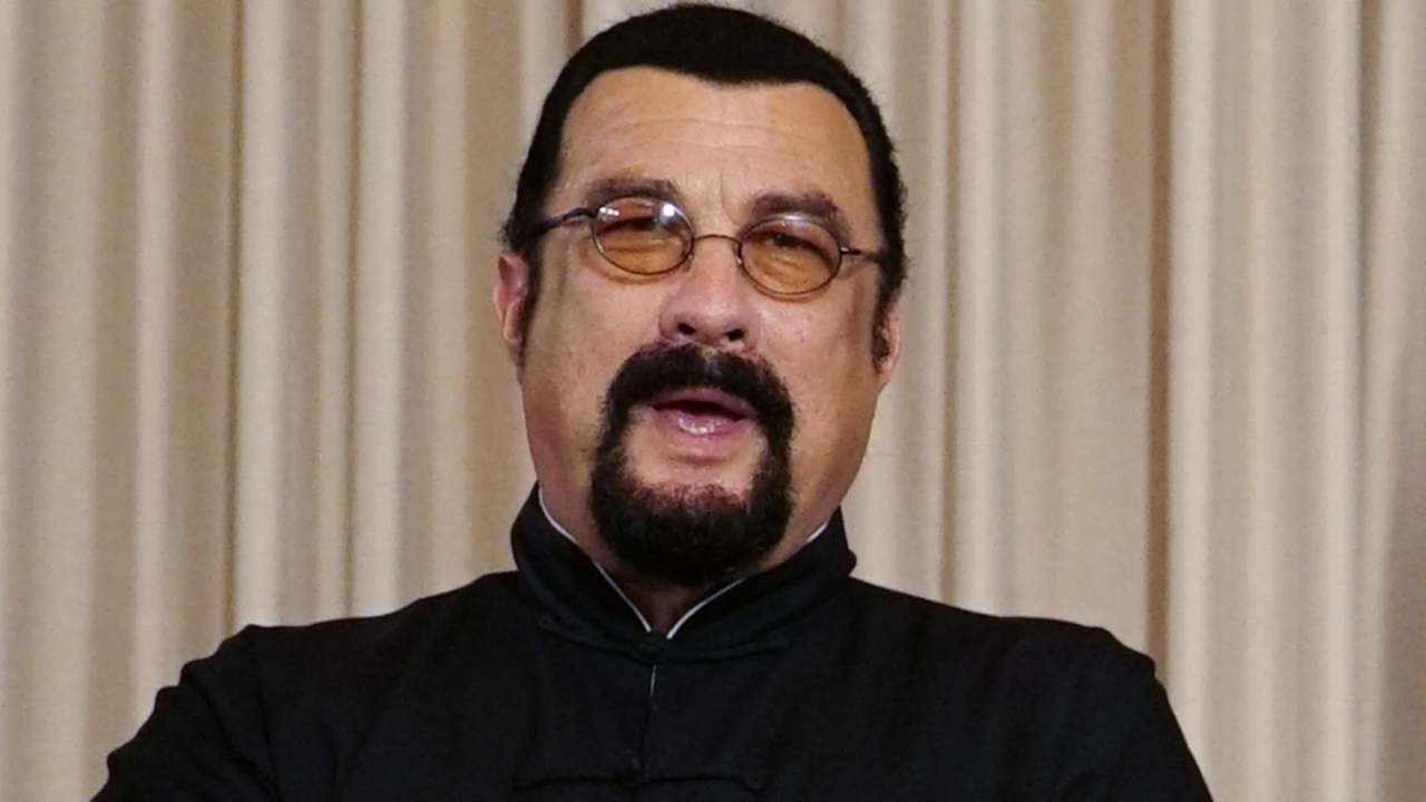 Tot Rus omgetoverde Steven Seagal wordt lid van beruchte Kremlin-partij