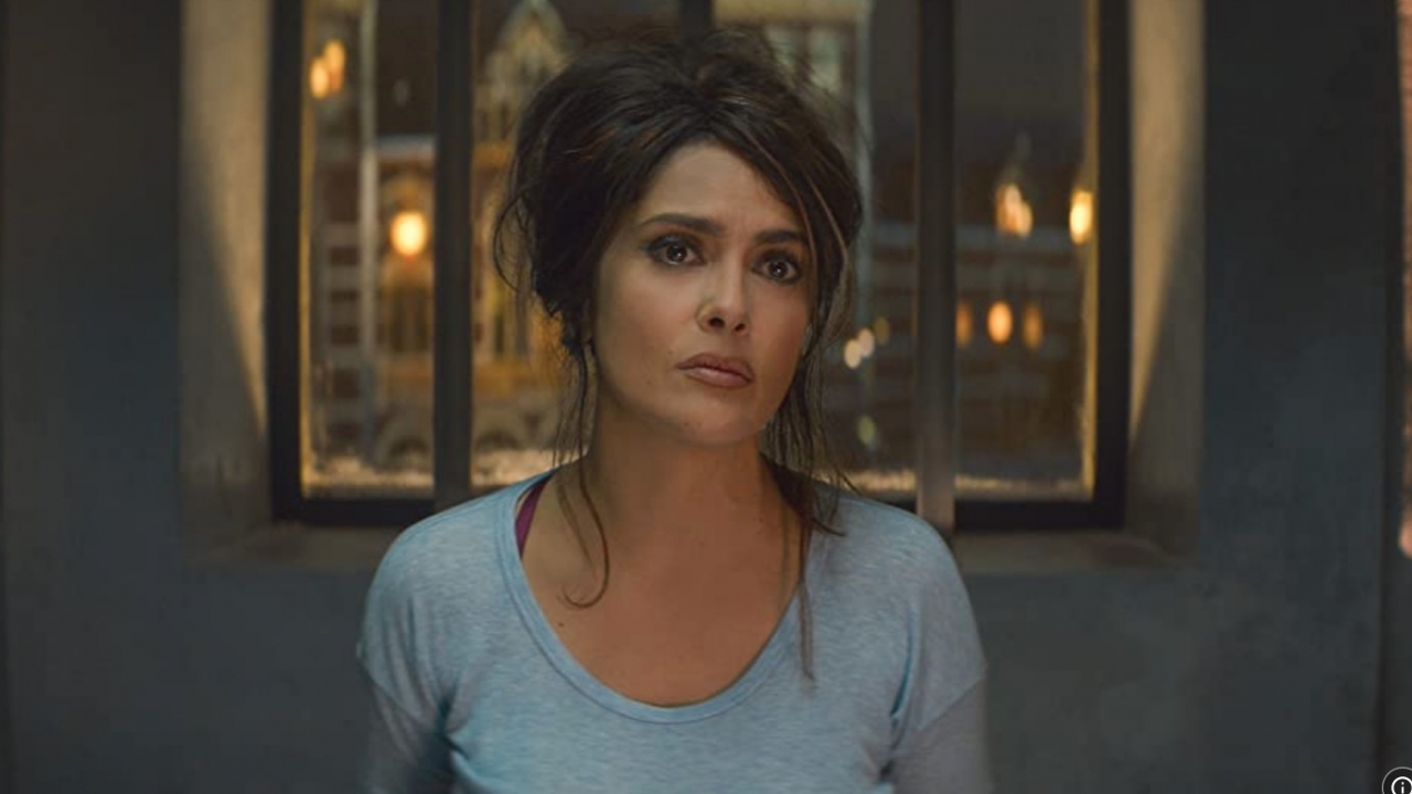 Salma Hayek danst als Britney Spears ter promotie van 'Hitman's Wife's Bodyguard'